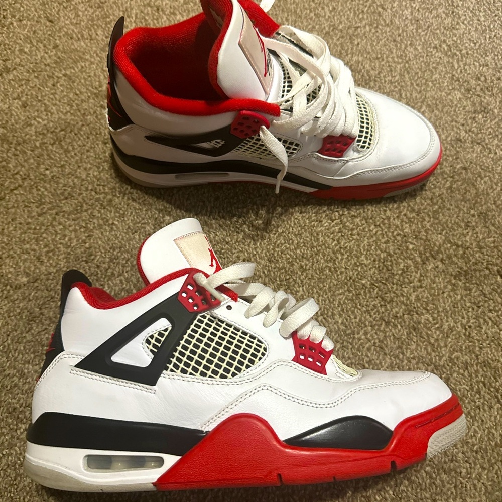 Sz 8 fire red 4s🔥🔥🔥🔥